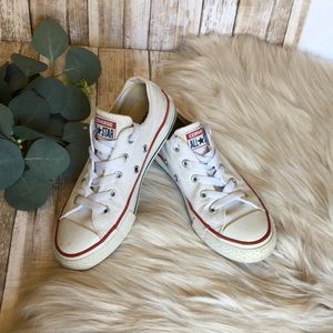 UNISEX White Chuck Taylor Converse Sneakers